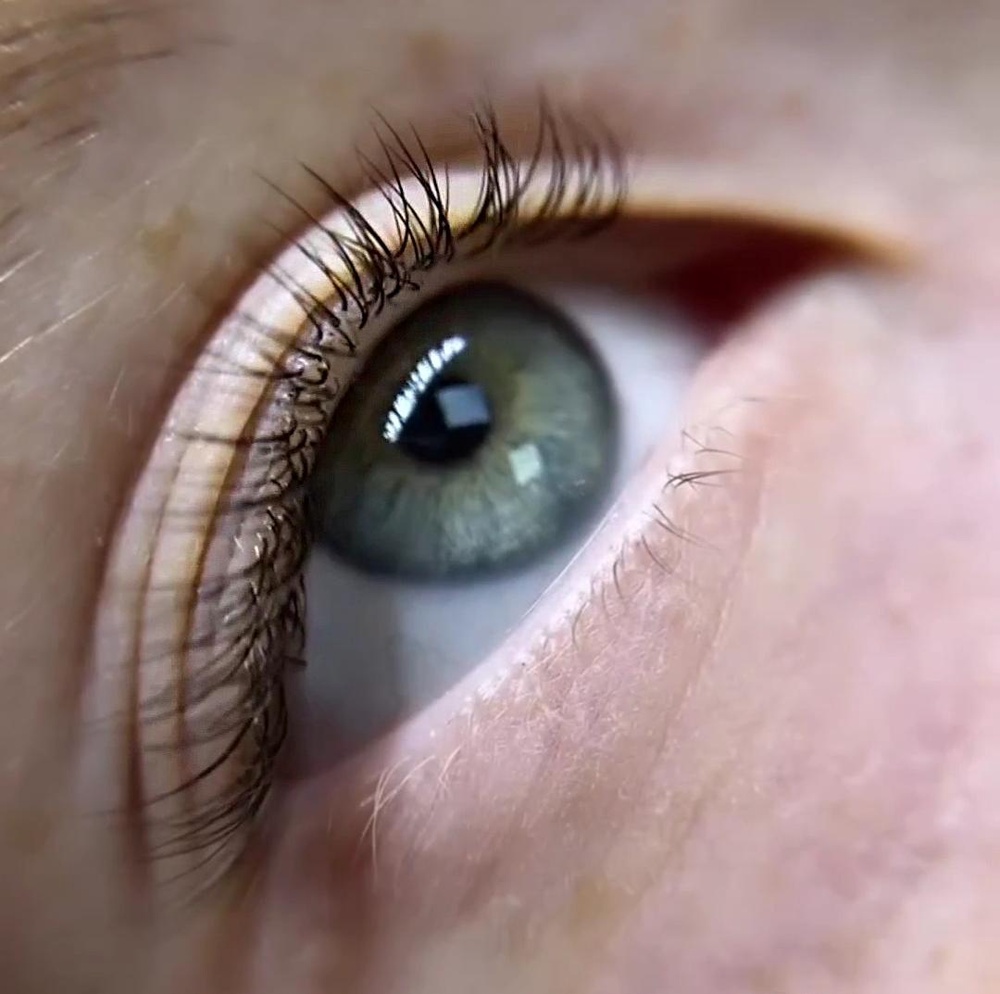 Евгения - мастер по наращиванию ресниц/Бровист